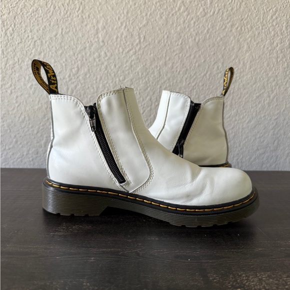 Youth White Chelsea Doc Marten Boots - Picture 2 of 4